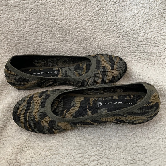 NWT Steven by Steve Madden Camo Knit Flats (sz 7) - Picture 2 of 3